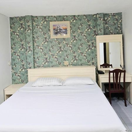 Woodlands Inn Bangkok Dış mekan fotoğraf